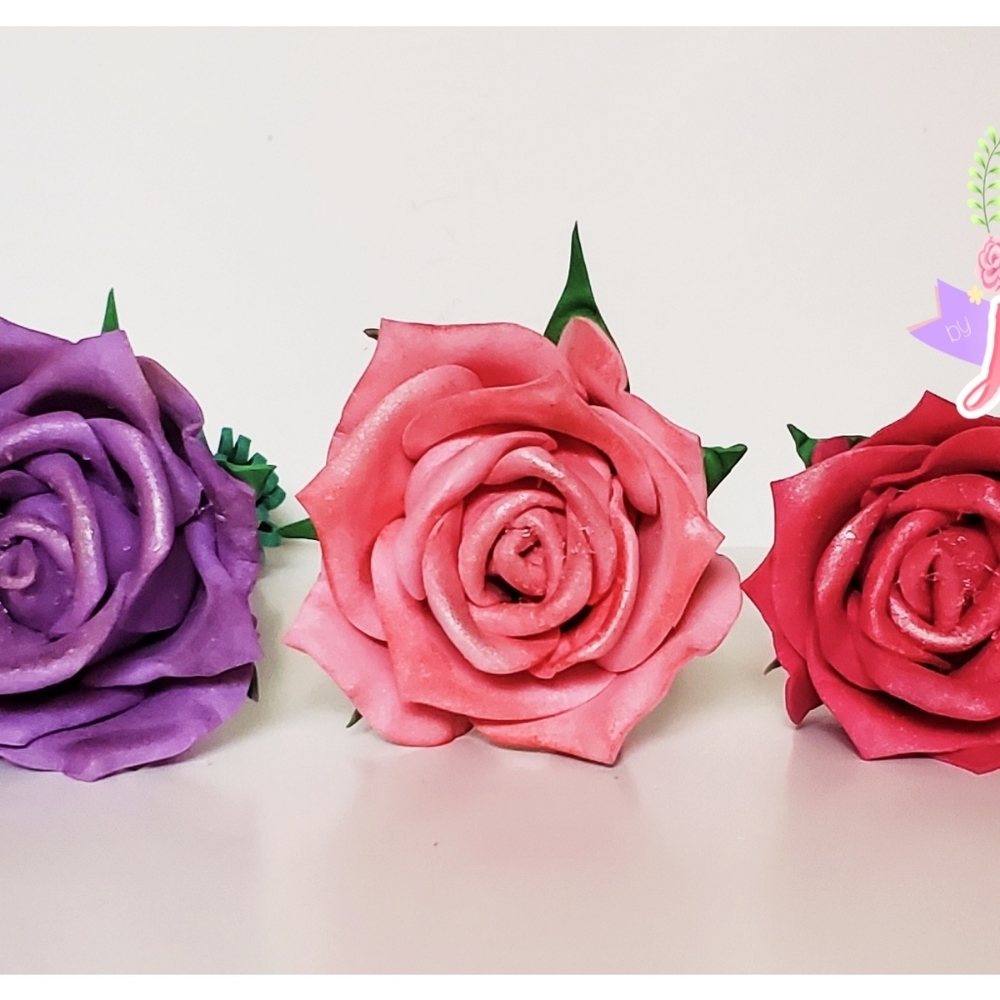 THREE ROSE PEN IN FOAM